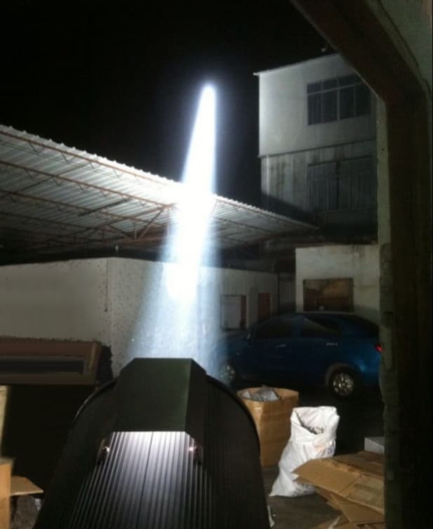 Зенитный прожектор